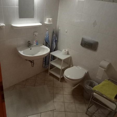 Uebernachtungszimmer 1 シュレッタウ エクステリア 写真
